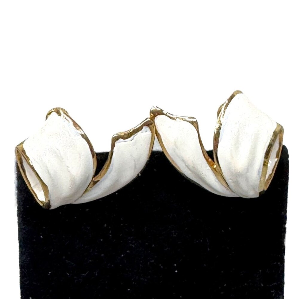 Vendome Vintage Gold Tone White Enamel Clip-On Earrings Swirl Ribbon Signed